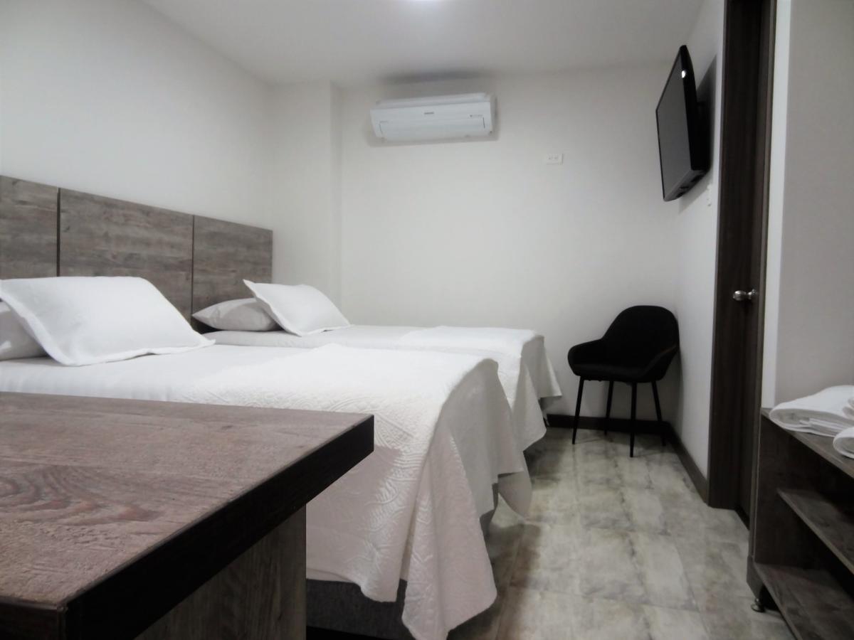 Ari Hotel Кали Екстериор снимка