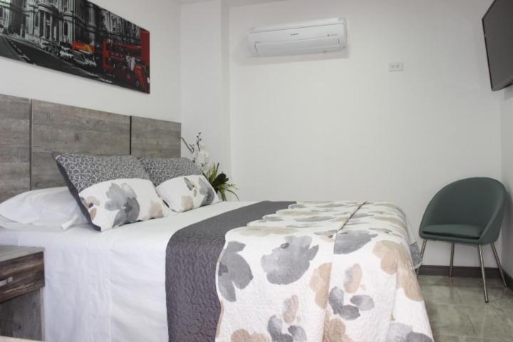 Ari Hotel Кали Екстериор снимка
